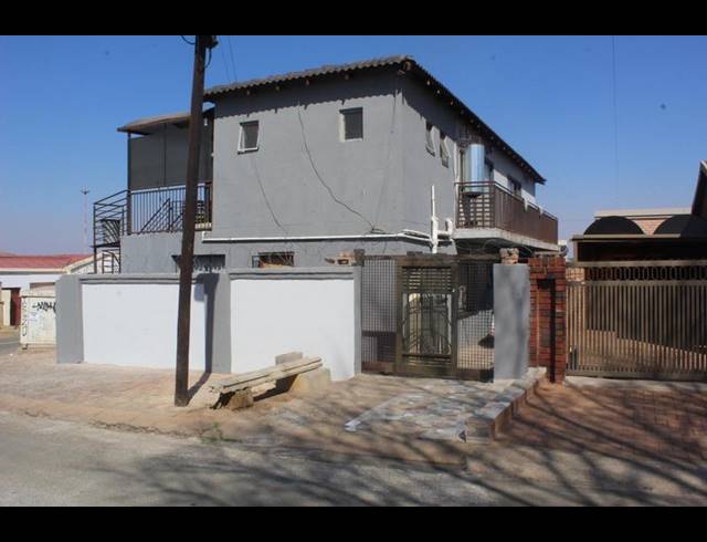 10 BEDROOM HOUSE FOR SALE IN PIMVILLE ZONE 5